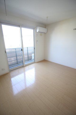 グリーンクレスト新横浜Bの居間・リビング