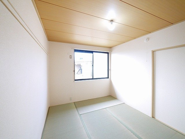 プレミール B棟（桜が丘）の和室|柔らかい畳が心地よい和室
