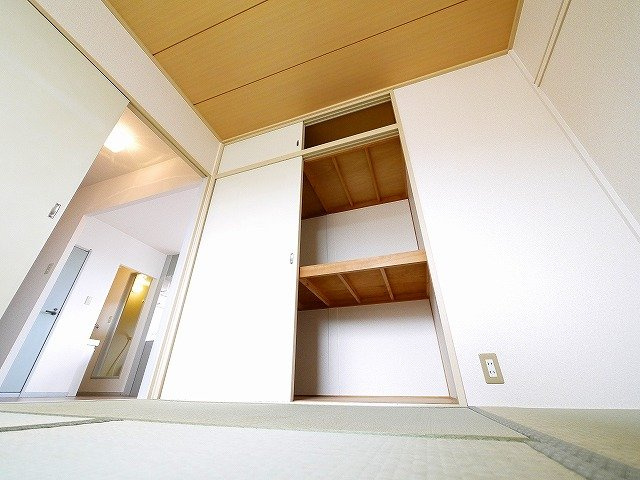 プレミール B棟（桜が丘）の収納|大きなスペースがあり、収納には困りません
