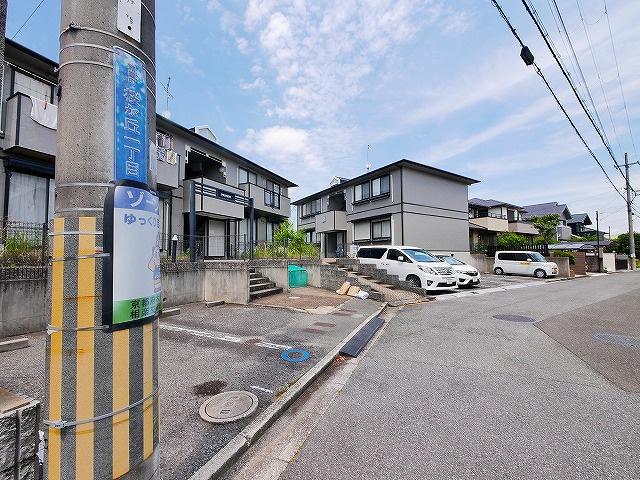 プレミール B棟（桜が丘）の駐車場