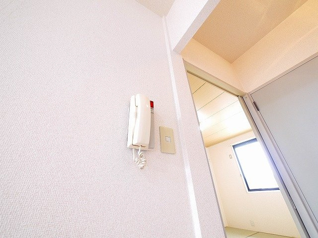 プレミール B棟（桜が丘）のセキュリティ|インターホン付きです
