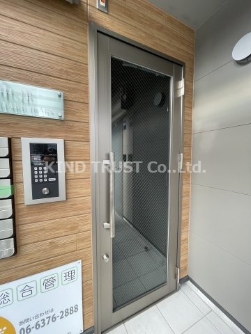LuXe中津のエントランス|建物の内部です