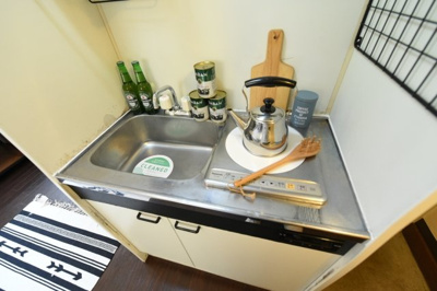 【キッチン】 | サンハイツ成田 | 1口IHコンロ※家具・小物等はイメージです※