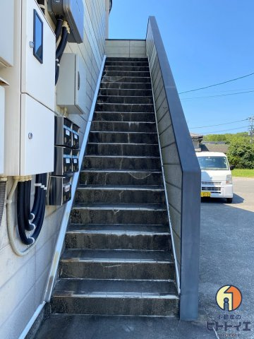 コーポ平原Ⅰのその他共用部分|2階へ上がる階段です