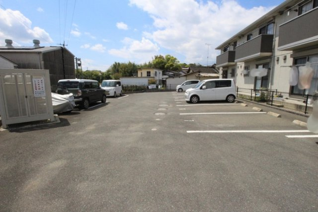 プレジール清楽【キャッシュバック対象】の駐車場|駐車場に車を止められます
