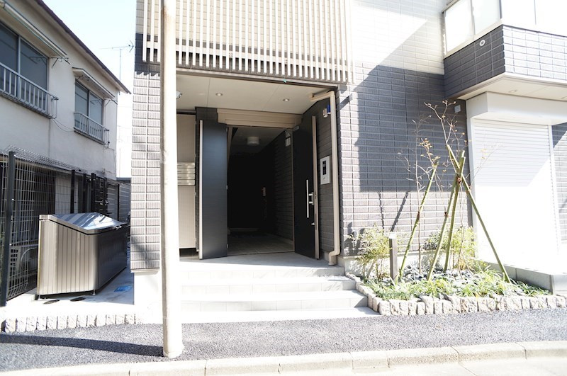 スカイハウス押上の外観|エントランスとごみ置き場♪