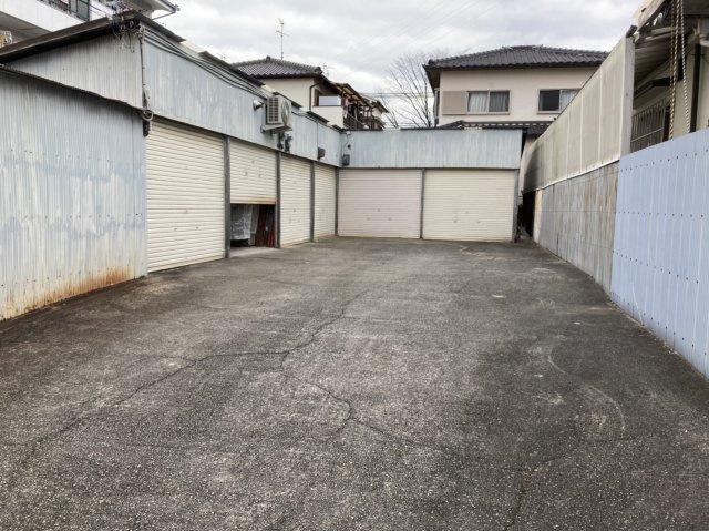 小中島3丁目151シャッター付きガレージの外観