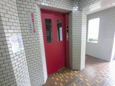 【その他共用部分】 | ニックハイム磯子丸山 | お買い物時やベビーカーの出し入れに便利なエレベーター付です。