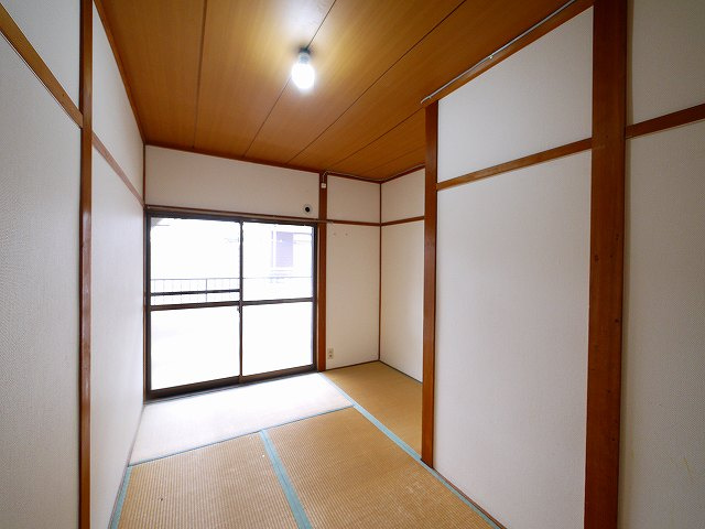 三条三和ハイツの和室|明るい和室です