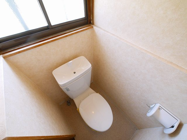 三条三和ハイツのトイレ|落ち着いたトイレです