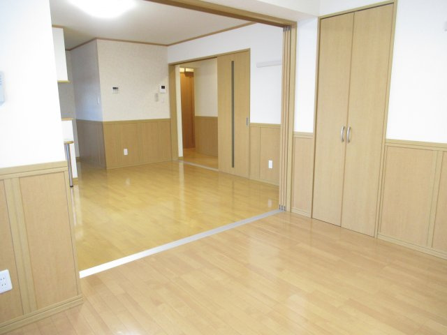 レ・アール飯田Ⅱの居間・リビング