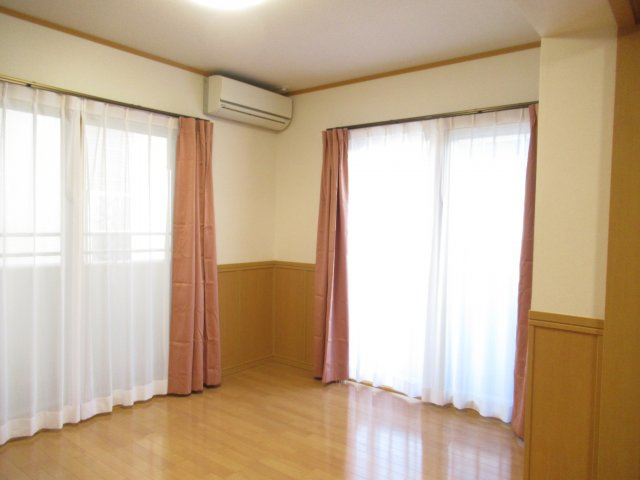 レ・アール飯田Ⅱの洋室