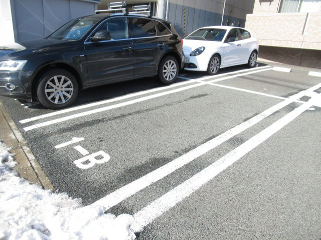 レ・アール飯田Ⅱの駐車場