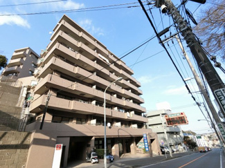 【外観】 | 総戸数５４戸、平成７年８月築、管理人は日勤勤務につき管理体制良好です♪