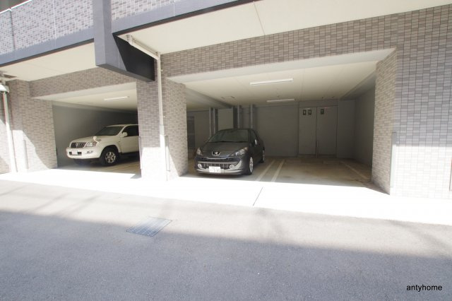 トレヴァンス梅田　仲介手数料無料の駐車場