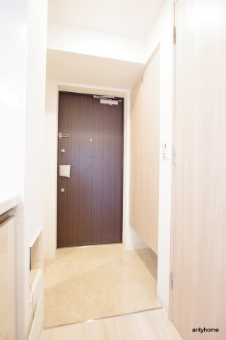 ワールドアイ難波南PORTA 仲介手数料無料の玄関