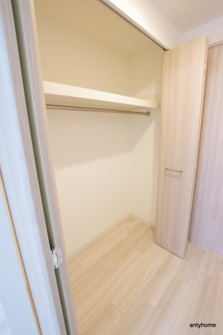 ワールドアイ難波南PORTA 仲介手数料無料の収納