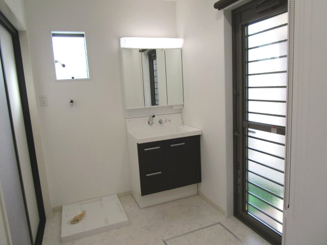 【洗面所】 | 高知市薊野西町2丁目 中古売家 3SLDK | 洗面脱衣所