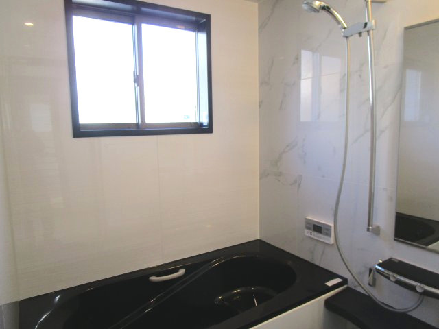 【浴室】 | 高知市薊野西町2丁目 中古売家 3SLDK | バスルーム