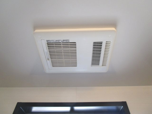 【浴室】 | 高知市薊野西町2丁目 中古売家 3SLDK | 浴室乾燥機付き