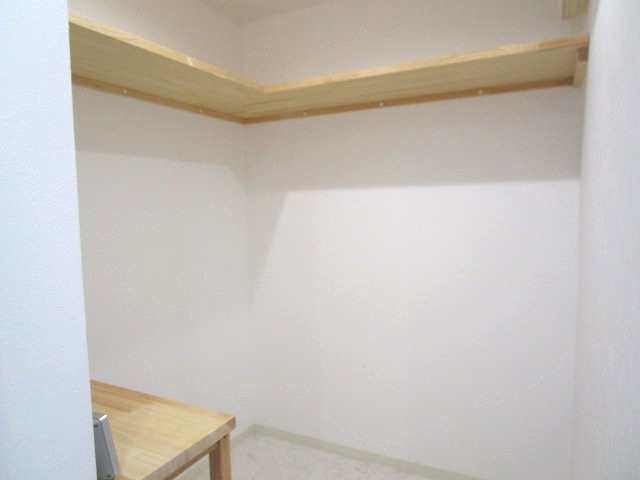 【収納】 | 高知市薊野西町2丁目 中古売家 3SLDK | 2帖納戸