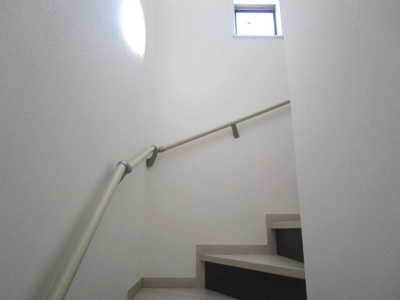 【内装】 | 高知市薊野西町2丁目 中古売家 3SLDK | リビング内階段