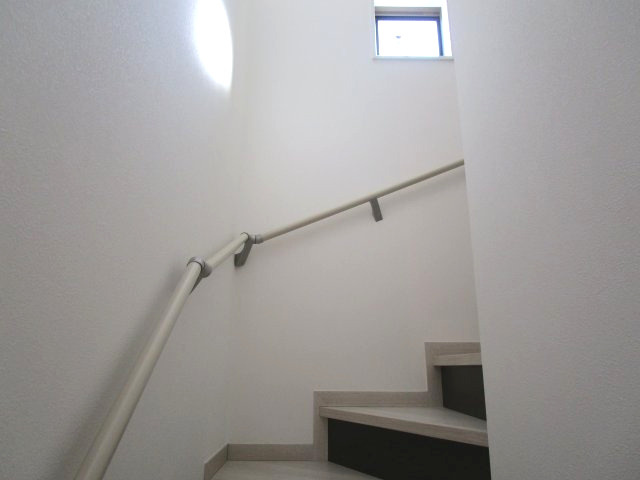 【内装】 | 高知市薊野西町2丁目 中古売家 3SLDK | リビング内階段