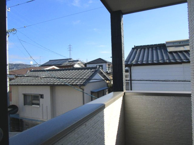 【バルコニー】 | 高知市薊野西町2丁目 中古売家 3SLDK | Ｌ字型インナーバルコニー