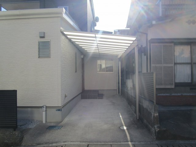 【駐車場】 | 高知市薊野西町2丁目 中古売家 3SLDK | カーポート1台・駐輪スペース