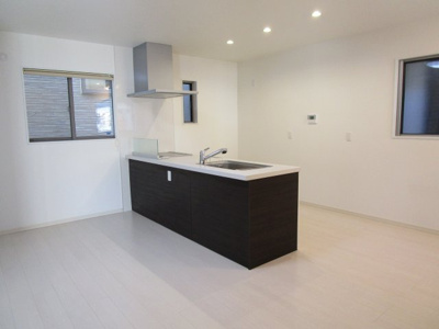 【キッチン】 | 高知市薊野西町2丁目 中古売家 3SLDK | 対面式キッチン