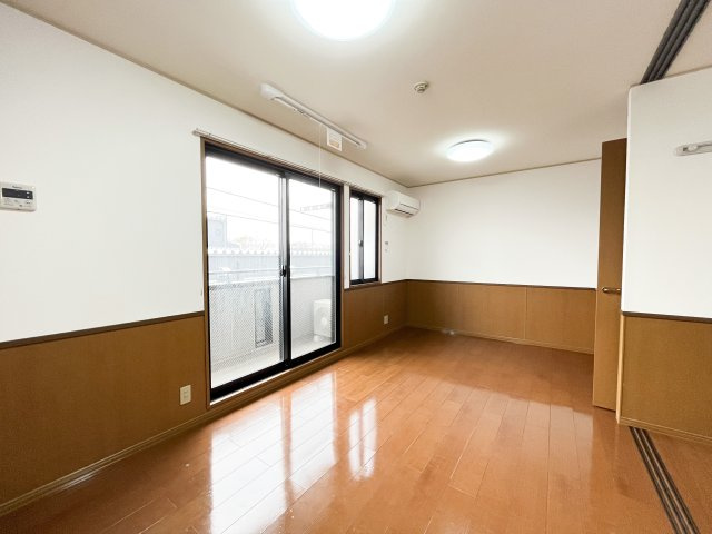 マンマミーヤB棟の居間・リビング