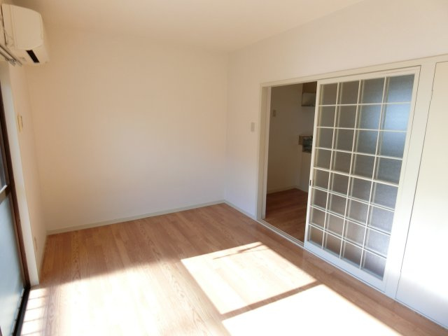 ロイヤルシングルの洋室