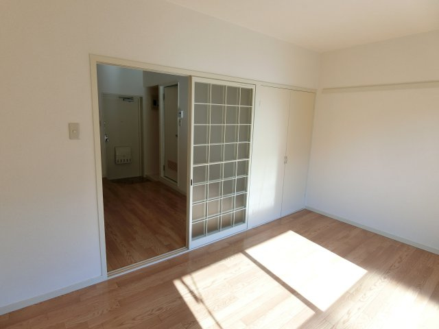 ロイヤルシングルの洋室