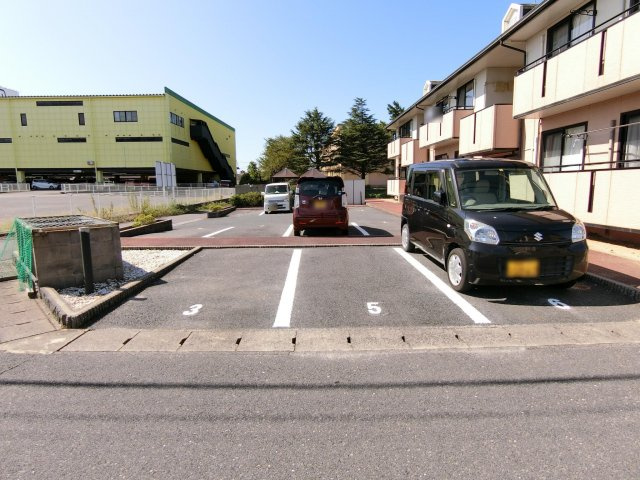 リバーポートリョウの駐車場