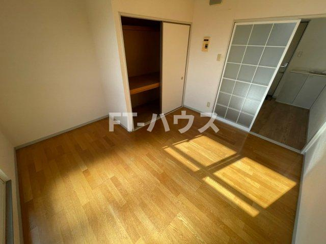 習志野市大久保２丁目のアパートの居間・リビング