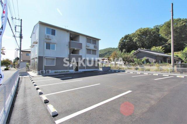 グランプリスの駐車場