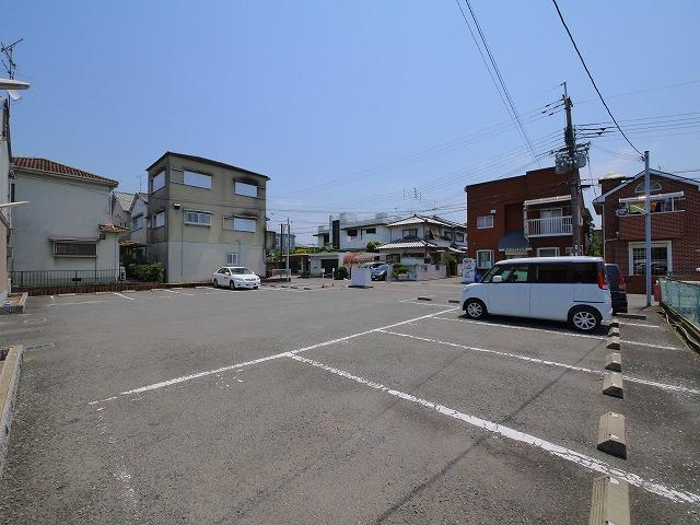 ボナール柳の駐車場|車をお持ちの方に嬉しい駐車場付きの物件です