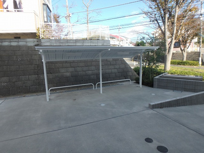 【駐車場】 | シドポルテ【SHM】 | 屋根付きの駐輪場で雨が降っても大切な自転車が濡れなくてすみますね♪駅から自転車もおすすめです！