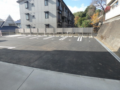 【駐車場】 | シドポルテ【SHM】 | いつでも目の届く敷地内に駐車場があります♪荷物がかさばりがちなお買物にも、敷地内駐車場があると便利ですよね☆