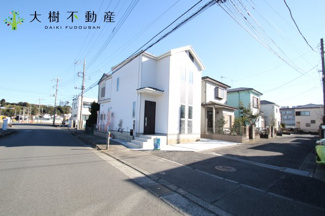 【前面道路含む現地写真】 | 前面道路約8.9ｍあるので駐車も楽々♪