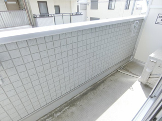 【バルコニー】 | ワコーレヴィータ神戸下沢通Plus | 外からの目が気にならないバルコニーで洗濯物が干せます