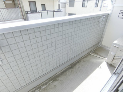 【バルコニー】 | ワコーレヴィータ神戸下沢通Plus | 外からの目が気にならないバルコニーで洗濯物が干せます