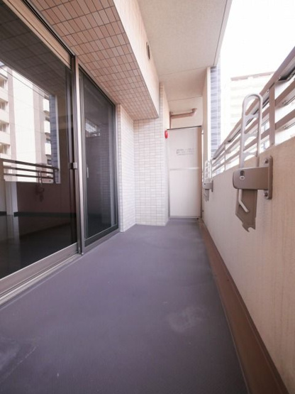 【バルコニー】 | ラファセ | 外からの目が気にならないバルコニーで洗濯物が干せます