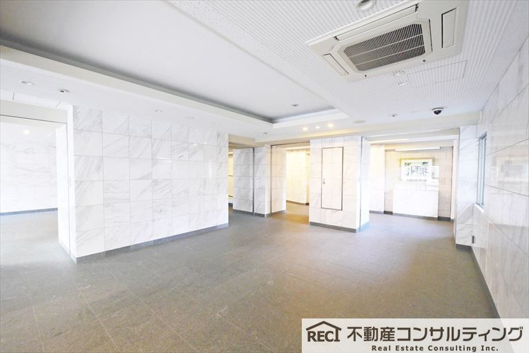 ローレルコート青木のエントランス