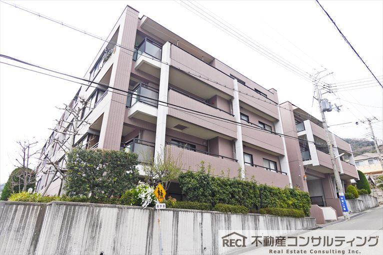 グランパラッシオ六甲高尾通の駐車場