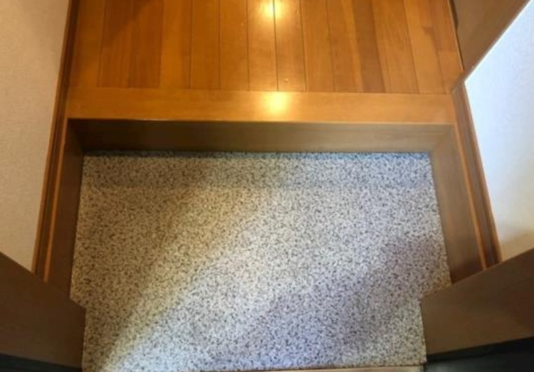 ビジュー府中の玄関