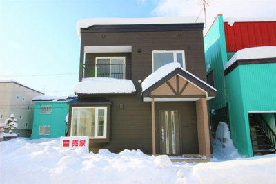 【外観】 | 【中古戸建】江別市野幌若葉町４４番地７７ | 木造亜鉛メッキ鋼板葺２階建て　平成５年４月建築