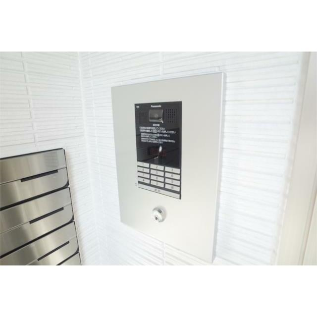 R-ELEVENのエントランス