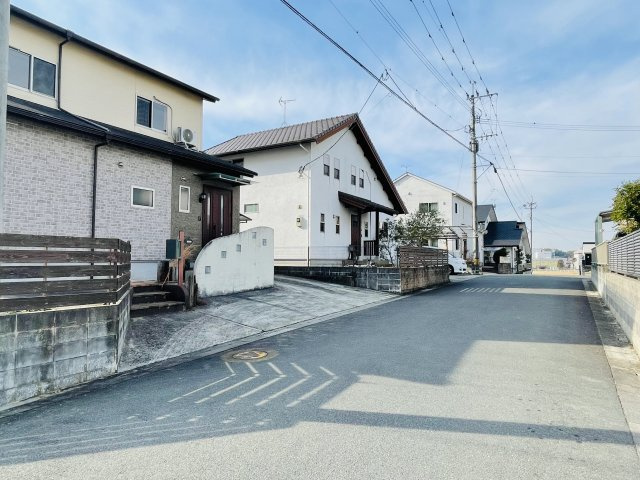 中古住宅)八女郡広川町大字日吉　3SLDKの前面道路含む現地写真