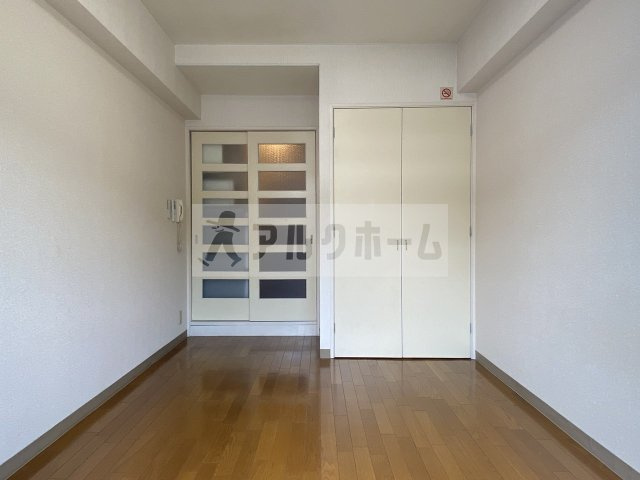 コートハウス中野の居間・リビング|コートハウス中野　洋室